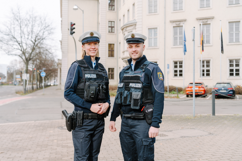 Illustration von Polizist/innen